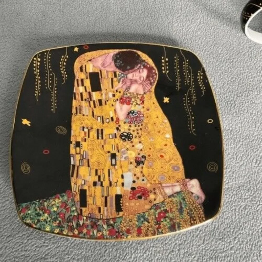 NWOB Smile Austria Gustav Klimt The Kiss Tea Cup &Saucer Black/Gold Art Souvenir